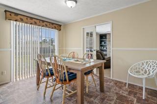 Charlie's Cove - Pet friendly w/ Fenced yard! - - 2