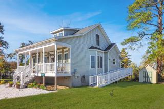 Cockleshell Cottage - Pet friendly & Handicap Accessible! - Deep Hole - 0