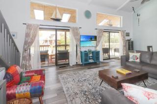 Coral Cove - fun waterfront home with floating dock and amazing patios - Deep Hole - 4