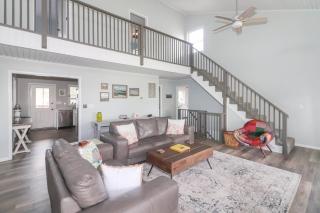 Coral Cove - fun waterfront home with floating dock and amazing patios - Deep Hole - 3