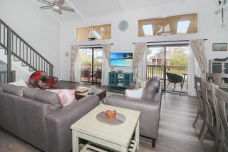 Coral Cove - fun waterfront home with floating dock and amazing patios - Deep Hole - 2