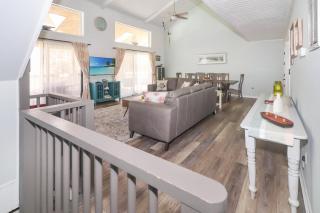 Coral Cove - fun waterfront home with floating dock and amazing patios - Deep Hole - 1