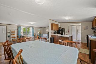 Crabby Pines - Pet friendly modern accommodations! - Deep Hole - 1
