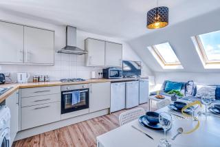 Luxury 6-BED - Near Fratton Station, Gunwharf Quays - Parking - Perfect for Family and Work - 4