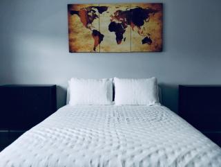 Private Upstairs Unit near Balt City John Hopkins - 0