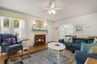 Donovan's Reef - Pet friendly, In Town! - 5