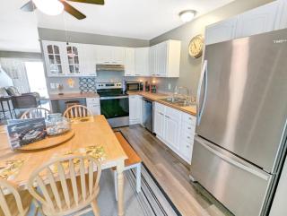 Gone Coastal - Pet friendly with screened porch! - Birch Town - 1