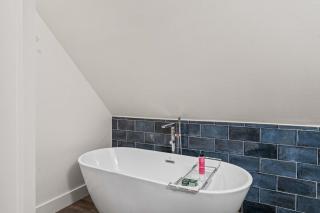 The Carriage House - Lakewood - 3