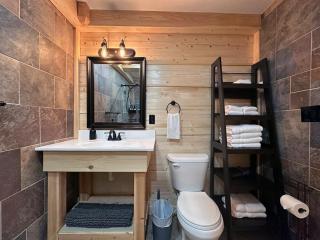 Cabin on Hunter Mtn Seasonal Pool Access w Panoramic Views Hike Swim Fish Unwind - Lanesville - 5