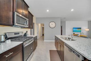 Brand New 7 Bed Villa With Pool Spa Near Disney - 5