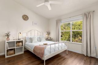 Stylish & Renovated Modern Farmhouse Boutique Apt - Gainesville - 8