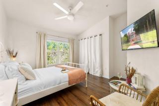 Stylish & Renovated Modern Farmhouse Boutique Apt - Gainesville - 1