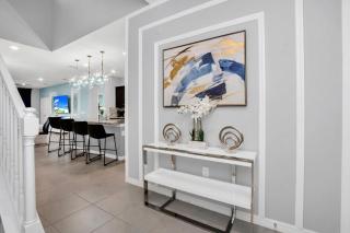 Brand New 7 Bedroom with Pool Spa Themed Close - 9