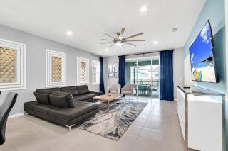 Brand New 7 Bedroom with Pool Spa Themed Close - 2