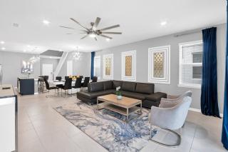 Brand New 7 Bedroom with Pool Spa Themed Close - 1