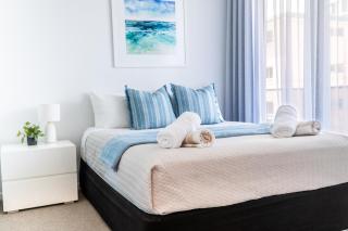 Beach front luxury with two carparks, pool, gym - 2