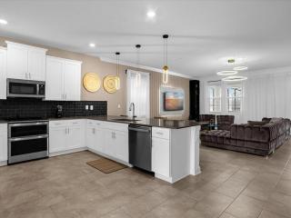 Brand New High End 9BR Villa in Storey Lake Resort - 7