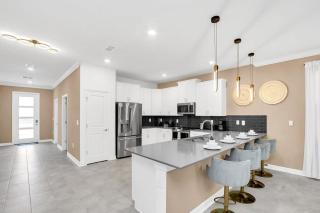 Brand New High End 9BR Villa in Storey Lake Resort - 6