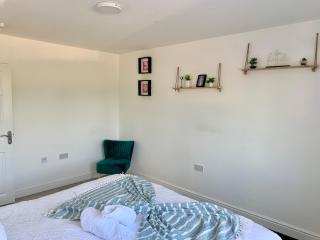 Large 7 Bedrooms split-level Flat Sleeps up to 14 - Birmingham - 6