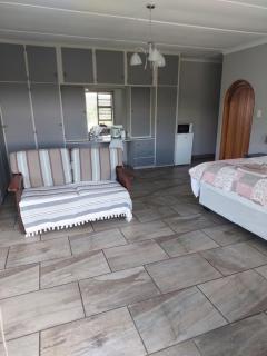 Skylight Guest House - Harrismith - 3