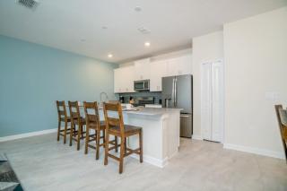 550PB 4BR With Pool - 1