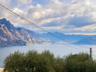 LUCKY LAKE HOUSE - Free Wi-Fi and Private Parking Included - 5