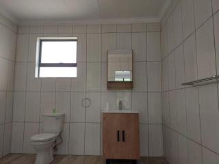Skylight Guest House - Harrismith - 5