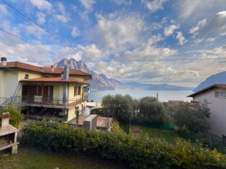 LUCKY LAKE HOUSE - Free Wi-Fi and Private Parking Included - 4