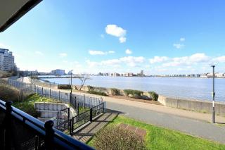 Unique 2-Bedroom accommodation with river views! - London - 0