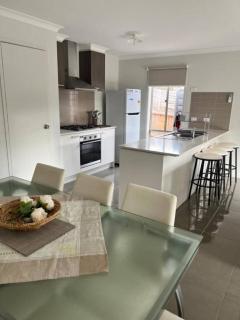 Our cozy beach unit - Rosebud - 8