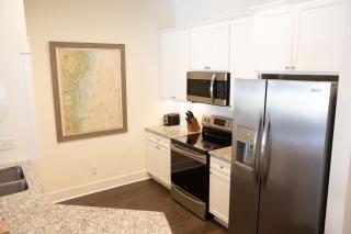 The Peachy Palm Luxurious Island Retreat Near the Beach & Everything! - Saint Simons Island - 3
