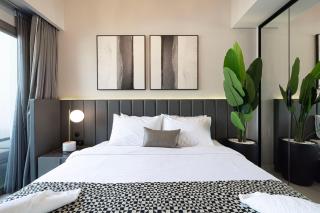 2BR Dubai Gem steps from Dubai Mall & Burj - 1