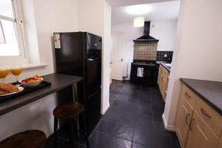 4 BR - 3 Baths - Long Stays - NEC - HS2 - BHX - JLR - 5