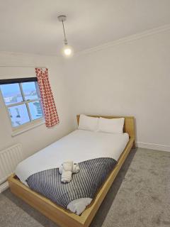 Spacious 5-BR Group Stay in Central Location - Bristol - 5