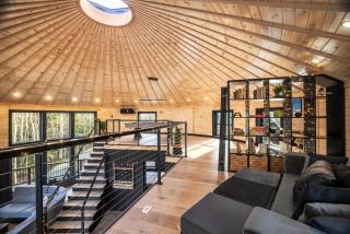 Mount Snow Yurt - Hot Tub, Wood Stove, WiFi, EVcharger - 8