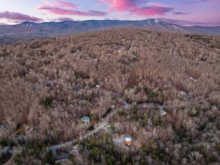 Mount Snow Yurt - Hot Tub, Wood Stove, WiFi, EVcharger - Dover - 5