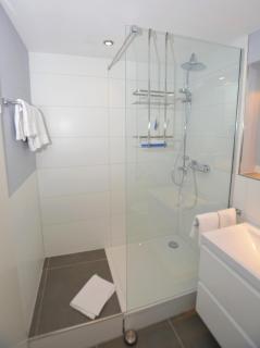 1-27, Seeseite, Haus Metropol, 1 Etage - 2