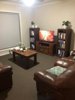 Semi-private half house with games room & jacuzzi in Maiden Gully, Bendigo - Bendigo - 5