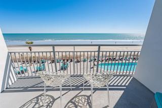 Low FloorModern Building, Pools Direct Oceanfront - Myrtle Beach - 3