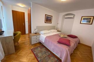Rooms by the sea Split - 23996 - 7
