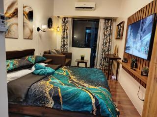 Modern-Studio with Balcony Stunning View - Manila - 8