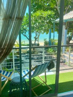 FAMILY BEACH APARTMENT on a secluded beach - - 4
