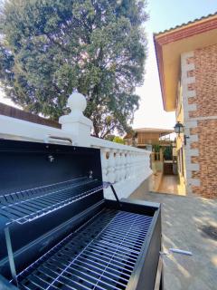 Preciosa villa para grupos grandes con piscina y BBQ - Casarrubios del Monte - 4