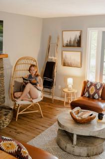 Hygge Blue Chalet - Close to all attractions - XL Hot Tub - 8