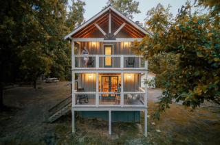 Hygge Blue Chalet - Close to all attractions - XL Hot Tub - 9