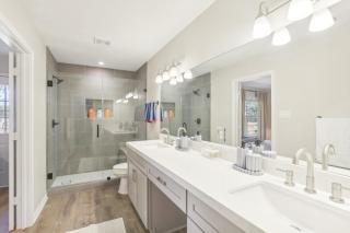 TX A&M! TAMU! Pet Friendly! 7 Beds, King & Queen! Billiards! Fire Pit Oasis! - College Station - 2