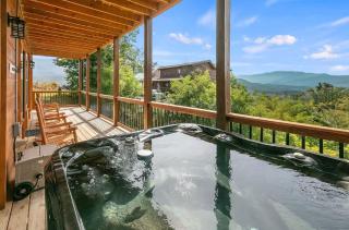 Prime Location w Hot Tub Games & Scenic Views - Gatlinburg - 0