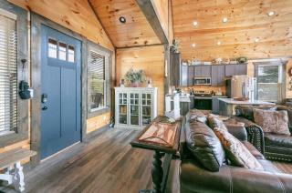 Prime Location w Hot Tub Games & Scenic Views - Gatlinburg - 2