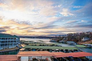 Lakefront Condo with breathtaking view! - Lake Ozark - 6