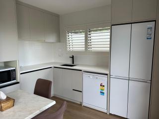 Beautiful Lakeview Apartment - 2